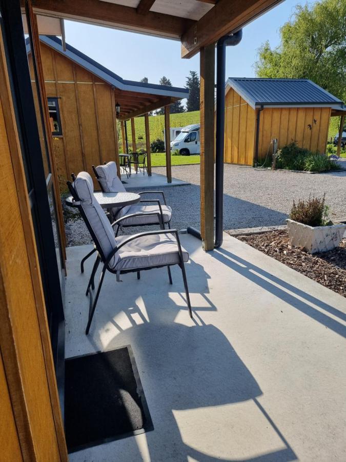 Cheviot Motels, Cabins And Camp Екстериор снимка